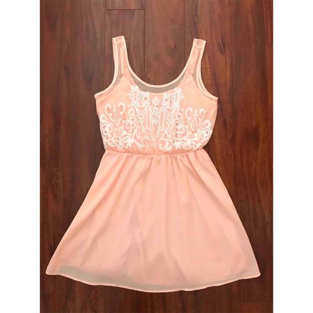 Gianni Bini Blush Pink Dress w/ White Floral Trim - Size M